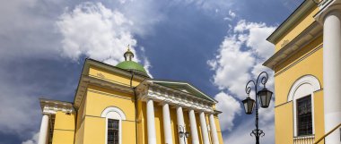 Danilov Manastırı (ayrıca Svyato-Danilov Manastırı veya Kutsal Danilov Manastırı) 13. yüzyılın sonlarında kurulmuştur. Moskova, Rusya