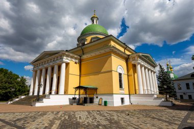 Danilov Manastırı (ayrıca Svyato-Danilov Manastırı veya Kutsal Danilov Manastırı) 13. yüzyılın sonlarında kurulmuştur. Moskova, Rusya