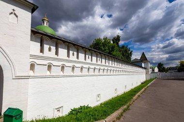 Danilov Manastırı (ayrıca Svyato-Danilov Manastırı veya Kutsal Danilov Manastırı) 13. yüzyılın sonlarında kurulmuştur. Moskova, Rusya