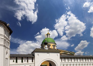 Danilov Manastırı (ayrıca Svyato-Danilov Manastırı veya Kutsal Danilov Manastırı) 13. yüzyılın sonlarında kurulmuştur. Moskova, Rusya