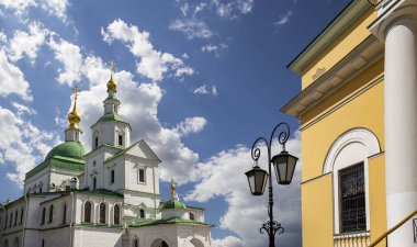 Danilov Manastırı (ayrıca Svyato-Danilov Manastırı veya Kutsal Danilov Manastırı) 13. yüzyılın sonlarında kurulmuştur. Moskova, Rusya