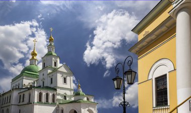 Danilov Manastırı (ayrıca Svyato-Danilov Manastırı veya Kutsal Danilov Manastırı) 13. yüzyılın sonlarında kurulmuştur. Moskova, Rusya