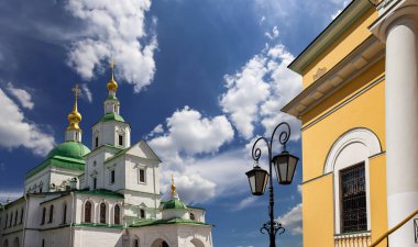 Danilov Manastırı (ayrıca Svyato-Danilov Manastırı veya Kutsal Danilov Manastırı) 13. yüzyılın sonlarında kurulmuştur. Moskova, Rusya