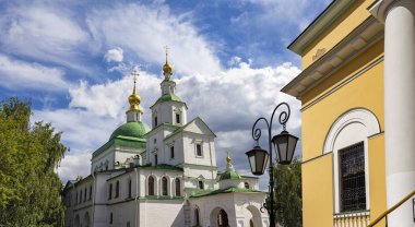 Danilov Manastırı (ayrıca Svyato-Danilov Manastırı veya Kutsal Danilov Manastırı) 13. yüzyılın sonlarında kurulmuştur. Moskova, Rusya