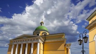 Danilov Manastırı (ayrıca Svyato-Danilov Manastırı veya Kutsal Danilov Manastırı) 13. yüzyılın sonlarında kurulmuştur. Moskova, Rusya