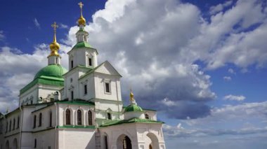 Danilov Manastırı (ayrıca Svyato-Danilov Manastırı veya Kutsal Danilov Manastırı) 13. yüzyılın sonlarında kurulmuştur. Moskova, Rusya