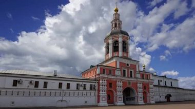 Danilov Manastırı (ayrıca Svyato-Danilov Manastırı veya Kutsal Danilov Manastırı) 13. yüzyılın sonlarında kurulmuştur. Moskova, Rusya