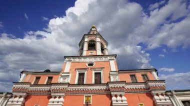 Danilov Manastırı (ayrıca Svyato-Danilov Manastırı veya Kutsal Danilov Manastırı) 13. yüzyılın sonlarında kurulmuştur. Moskova, Rusya