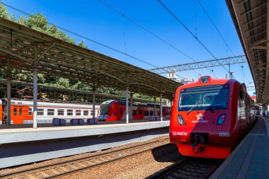 MOSCOW, RUSSIA - Temmuz 04 2015: Belorussky tren istasyonunda Aeroexpress Train (Rusça). Moskova, Rusya -- hızlı tren OAO 