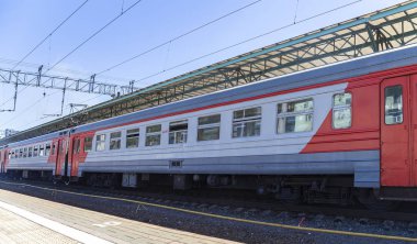 MOSCOW, RUSSIA - 4 Temmuz 2015: Moskova yolcu platformu (Belorussky tren istasyonu) Moskova, Rusya 'daki dokuz ana tren istasyonundan biridir.