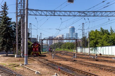 MOSCOW, RUSSIA - 4 Temmuz 2015: Moskova yolcu platformu (Belorussky tren istasyonu) Moskova, Rusya 'daki dokuz ana tren istasyonundan biridir.