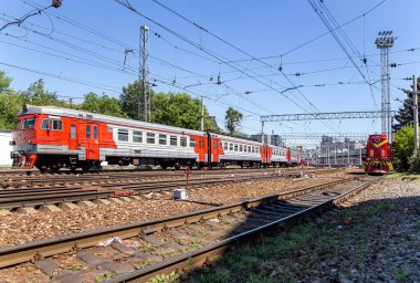 MOSCOW, RUSSIA - 4 Temmuz 2015: Moskova yolcu platformu (Belorussky tren istasyonu) Moskova, Rusya 'daki dokuz ana tren istasyonundan biridir.
