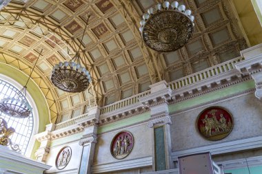 MOSCOW, RUSSIA - Temmuz 04 2015: Belorusskiy demiryolu istasyonu (Rusça) Rusya 'nın başkenti Moskova' daki dokuz ana tren istasyonundan biridir. 1870 yılında açıldı ve 1907-1912 yılları arasında şimdiki haliyle yeniden inşa edildi. 