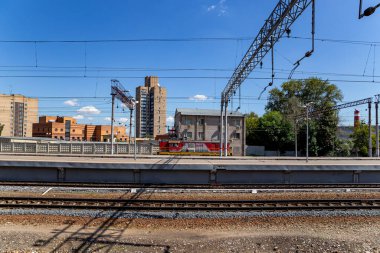 MOSCOW, RUSSIA - AUGust, 04 2015: Tren istasyonu-- Kursky tren istasyonu terminali (Moskova Kurskaya demiryolu olarak da bilinir) Moskova, Rusya 'daki dokuz demiryolu terminalinden biridir. 