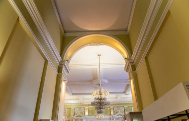 MOSCOW, RUSSIA - AUGust, 04 2015: VIP salonu veya Kursky tren istasyonu (Kursky vokzal) Rusya 'nın başkenti Moskova' daki dokuz demiryolu terminalinden biridir.