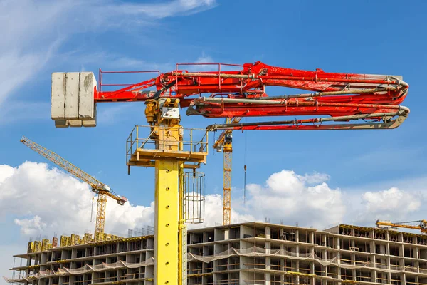 Construcción Bomba Hormigón Camión Bomba Sitio Construcción Fondo Imagen Industrial —  Fotos de Stock