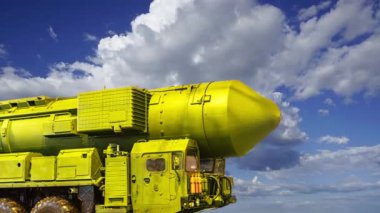  Rus modern silahları gece hareket eden bulutlara karşı, Rusya.