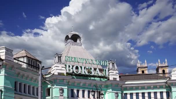 Rakennus Valko Venäjän Rautatieasema Liikkuvia Pilviä Yksi Yhdeksästä Päärautatieasemien Moskovassa — kuvapankkivideo