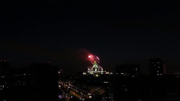 Αεροφωτογραφία Της Μόσχας Νύχτα Και Εορταστικά Πυροτεχνήματα Κατά Διάρκεια Της — Αρχείο Βίντεο
