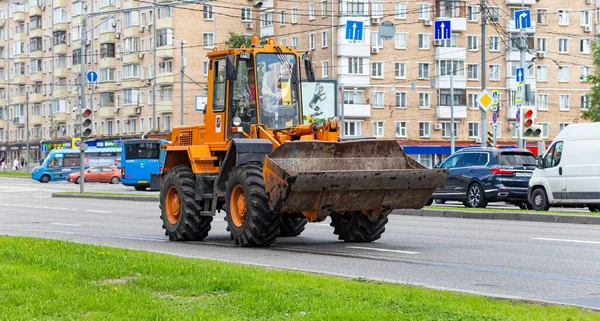 Mosca Russa Maggio 2021 Pesante Escavatore Stradale Giallo Sulla Strada — Foto Stock