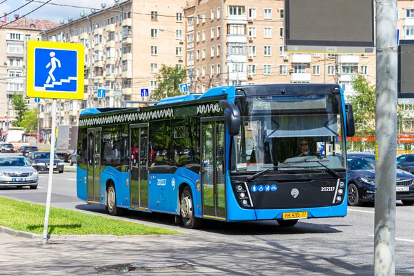 Moskau Russland Mai 2021 Der Personenbus Fährt Die Strecke Entlang — Stockfoto