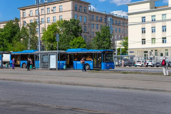 Moskau Russland Mai 2021 Der Personenbus Fährt Die Strecke Entlang — Stockfoto