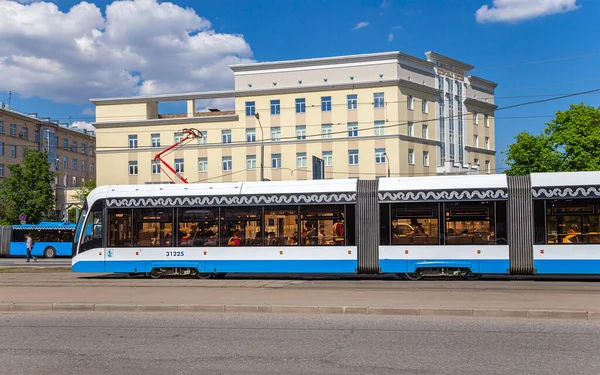 Moskau Russland Mai 2021 Moderne Straßenbahn Elektrischer Nahverkehr Auf Einer — Stockfoto