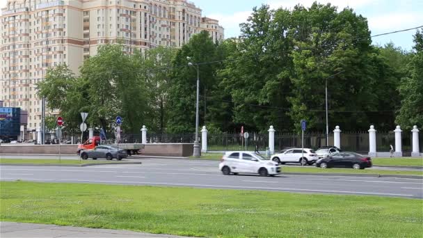 Moscow Oroszország 2021 Június Nappali Forgalom Moszkva Egyik Utcáján Egy — Stock videók
