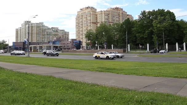 Москва Россия Июня 2021 Года Дневное Движение Одной Улиц Москвы — стоковое видео