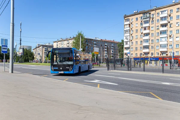 Moskau Russland Juni 2021 Der Personenbus Fährt Die Strecke Entlang — Stockfoto