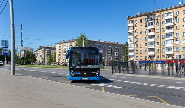 Moskau Russland Juni 2021 Der Personenbus Fährt Die Strecke Entlang — Stockfoto