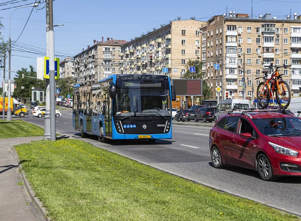 Moskau Russland Juni 2021 Der Personenbus Fährt Die Strecke Entlang — Stockfoto