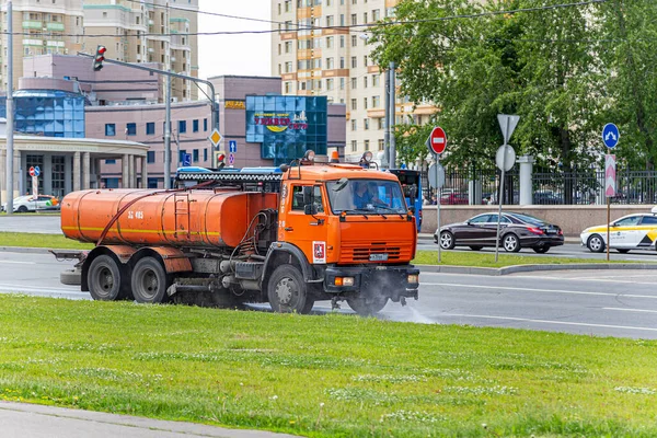 Moscow Rússia Junho 2021 Serviços Rodoviários Comunitários Conceito Limpeza Ruas — Fotografia de Stock