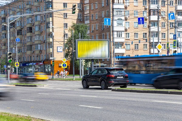 Moscow Russia Juli 2021 Dagtid Suddig Trafik Gator Moskva För — Stockfoto