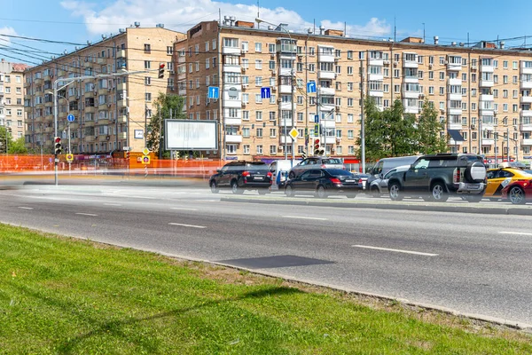 Moskau Russland Juli 2021 Tagsüber Verschwommener Verkehr Auf Den Straßen — Stockfoto