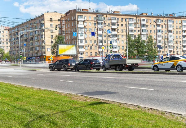 Moscow Russia Juli 2021 Overdag Wazig Verkeer Straten Moskou Een — Stockfoto