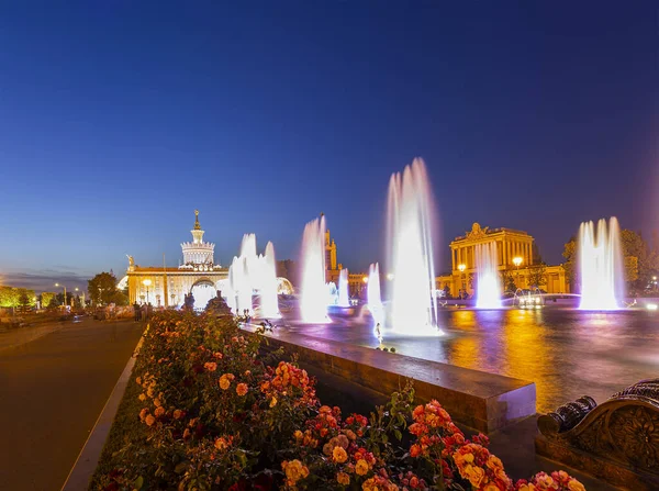 Moscow Russia Αυγουστου 2019 Πέτρα Συντριβάνι Λουλούδι Vdnkh Στη Μόσχα — Φωτογραφία Αρχείου