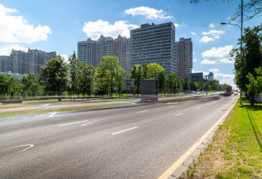Moskova 'da bir iş gününde gündüz trafiği bulanıklaştı, Rusya   