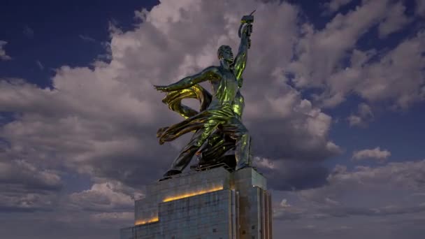 Moscow Russia Ιουνιου 2021 Διάσημο Σοβιετικό Μνημείο Ramobochiy Kolkhoznitsa Worker — Αρχείο Βίντεο