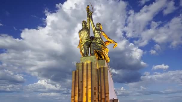 Moscú Rusia Junio 2021 Famoso Monumento Soviético Rabochiy Kolkhoznitsa Trabajadora — Vídeo de stock