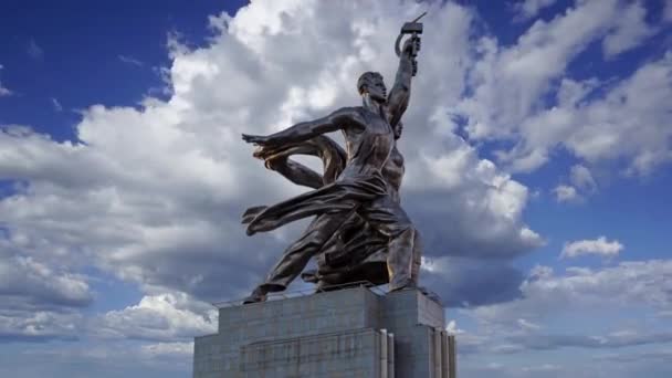 Moscow Russia June 2021 著名的苏联纪念碑Rabochiy Kolkhoznitsa Worker Kolkhoz Woman Worker — 图库视频影像