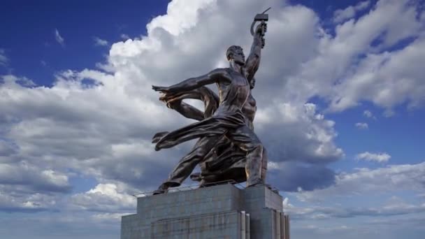 Moscow Russia June 2021 著名的苏联纪念碑Rabochiy Kolkhoznitsa Worker Kolkhoz Woman Worker — 图库视频影像
