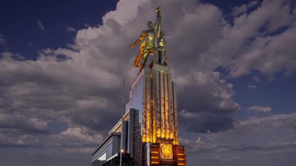 Moscow Russia Juni 2021 Beroemd Sovjetmonument Rabochiy Kolchoznitsa Arbeider Kolchozvrouw — Stockvideo