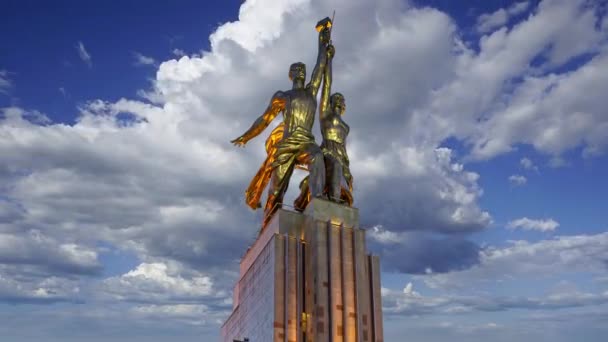 Mosca Russa Giugno 2021 Famoso Monumento Sovietico Rabochiy Kolkhoznitsa Lavoratrice — Video Stock