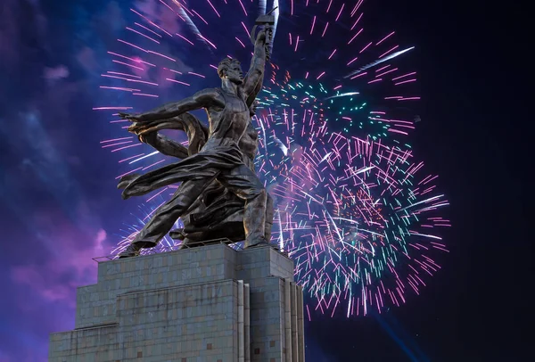 Moscou Russie Mai 2021 Feu Artifice Coloré Monument Soviétique Rabochiy — Photo