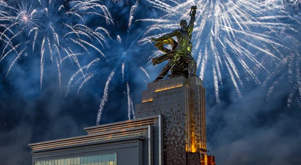 Moscou Russie Mai 2021 Feu Artifice Coloré Monument Soviétique Rabochiy — Photo