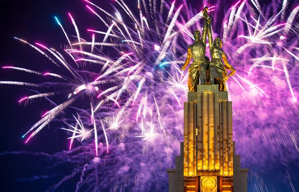 Moscou Russie Mai 2021 Feu Artifice Coloré Monument Soviétique Rabochiy — Photo