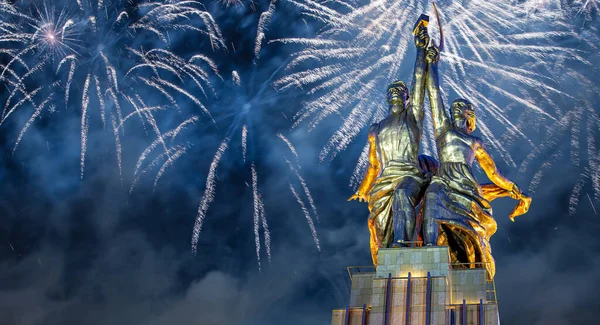 Moscou Russie Mai 2021 Feu Artifice Coloré Monument Soviétique Rabochiy — Photo