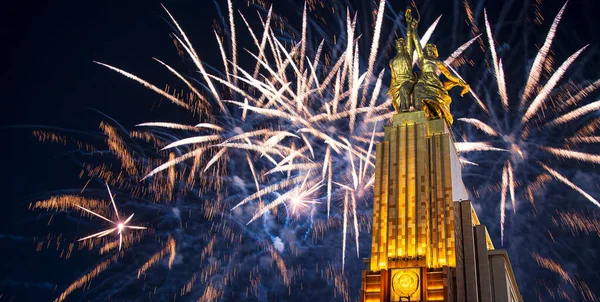 Moscou Russie Mai 2021 Feu Artifice Coloré Monument Soviétique Rabochiy — Photo