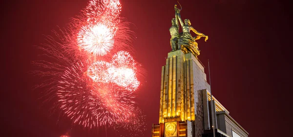 Moscou Russie Mai 2021 Feu Artifice Coloré Monument Soviétique Rabochiy — Photo